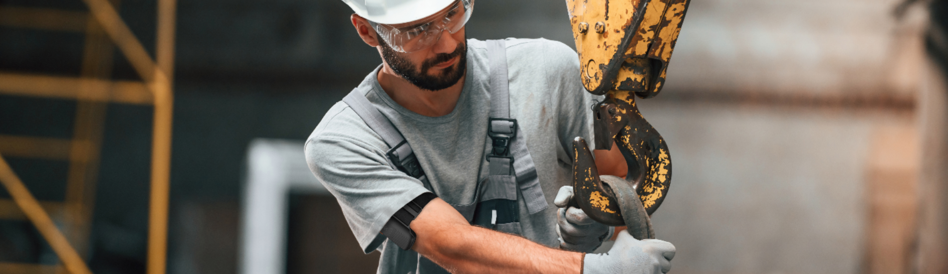 Photo of construction worker wearing Shield Sensor